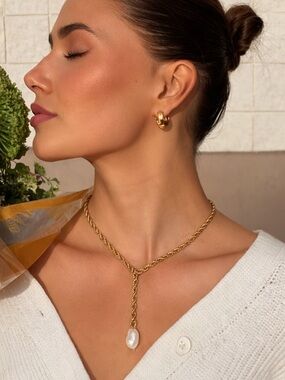 Leeada Bryn Pearl Lariat Necklace Gold Rope Chain Freshwater Pearl Y Drop - NWT